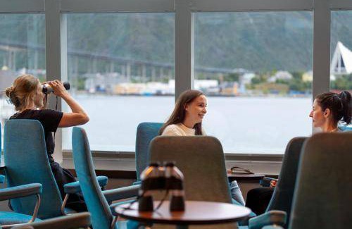 Tromso Boat Rental | 12 m² Houseboat ∙ 3 guests