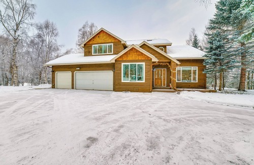 Mid-Hillside House | 12 Mi to Dtwn Anchorage: Forested Apt w/Fire Pit!