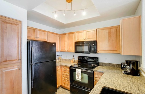 Central Scottsdale Condo | 12 Mi to Old Town: Condo w/Pool & Balcony!