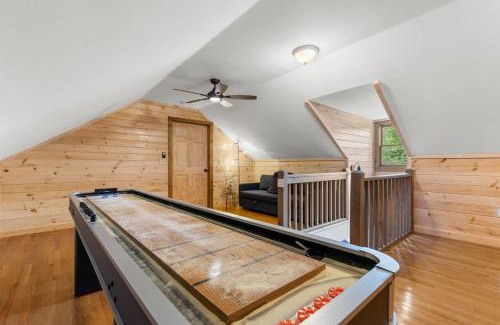 Foxfire Estates House | 12 Min to Downtown Sleeps 16 Hot Tub Fire Pit