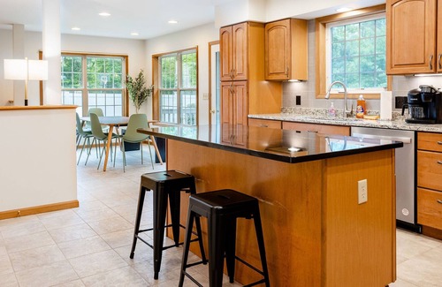 Gansevoort House | 12 Min to Saratoga! Pet Friendly, Spacious, Peaceful and Inviting
