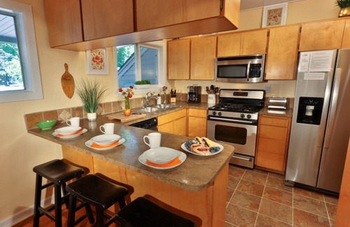 Walla Walla House | 12 Min Walk To Downtown. 5 Min Walk To Whitman. Surrounded By 2 Beautiful Parks.
