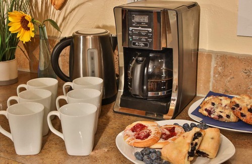 Walla Walla House | 12 Min Walk To Downtown. 5 Min Walk To Whitman. Surrounded By 2 Beautiful Parks.