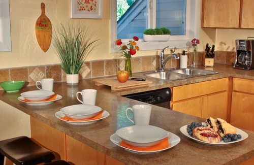 Walla Walla House | 12 Min Walk To Downtown. 5 Min Walk To Whitman. Surrounded By 2 Beautiful Parks.