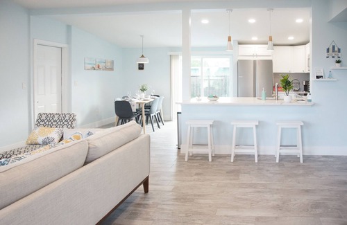 Bowe Gardens House | 12 mins to beach - Wonderful Melbourne POOL home