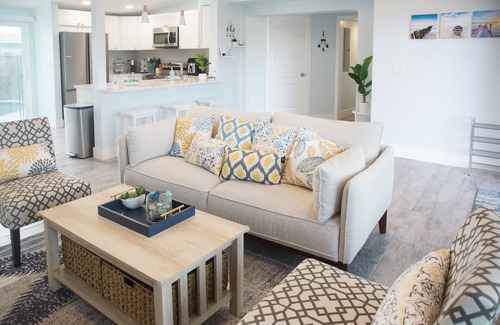 Bowe Gardens House | 12 mins to beach - Wonderful Melbourne POOL home