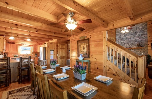 Gatlinburg - Pigeon Forge House | 12 mins to Parkway. Scintillating Spring Views but no steep roads