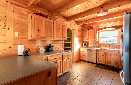 Gatlinburg - Pigeon Forge House | 12 mins to Parkway. Scintillating Spring Views but no steep roads