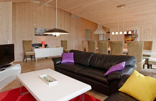 Kramnitse House | 12 person holiday home in R dby