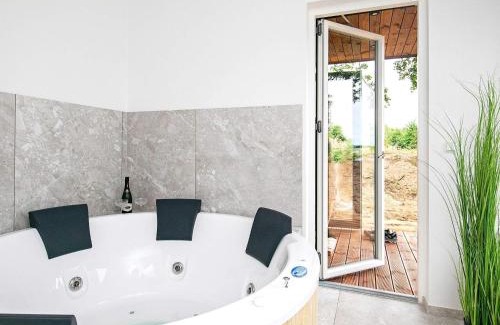 Millinge House | 12 person holiday home in Millinge