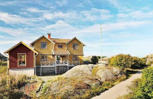 Skaerhamn House | 12 person holiday home in Sk rhamn