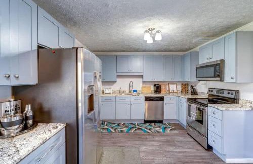 Melrose House | 12 South Home Close to Honky Tonks & Bars
