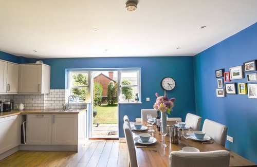Rousdon Cottage | 12 THE GARDENS, family friendly, with a garden in Lyme Regis