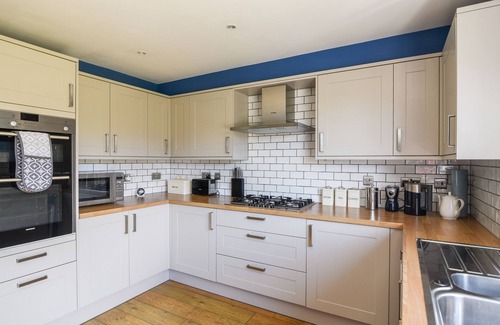 Rousdon Cottage | 12 THE GARDENS, family friendly, with a garden in Lyme Regis