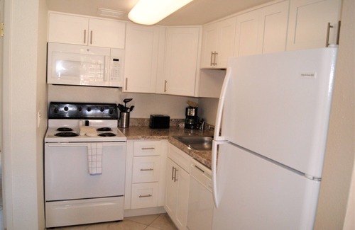 South Scottsdale Apartment | 120 Living in Ultimate Comfort | Pool, Lounge & Full Kitchen Suite!