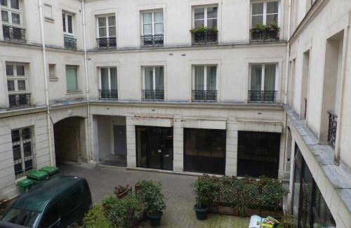 3rd Arrondissement Apartment | 120 m² Apartment ∙ 4 bedrooms ∙ 10 guests