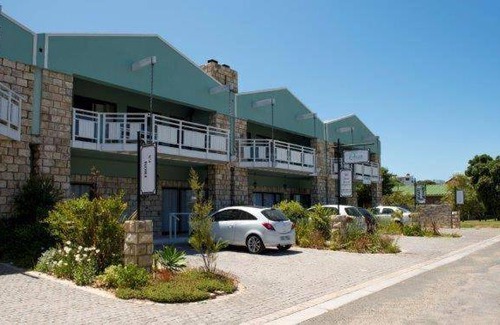 Still Bay Apartment | 120 m² Apartment ∙ 3 bedrooms ∙ 6 guests