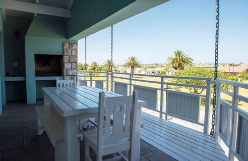 Still Bay Apartment | 120 m² Apartment ∙ 3 bedrooms ∙ 6 guests