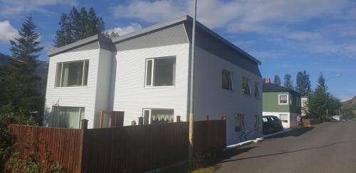 Seydisfjordur Apartment | 120 m² Apartment ∙ 3 bedrooms ∙ 6 guests