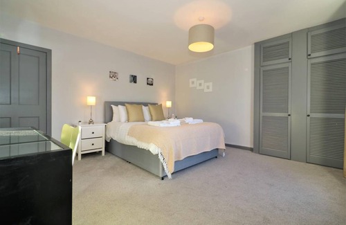 Hamilton Apartment | 120 m² Apartment ∙ 3 bedrooms ∙ 6 guests