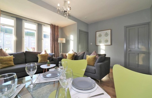 Hamilton Apartment | 120 m² Apartment ∙ 3 bedrooms ∙ 6 guests