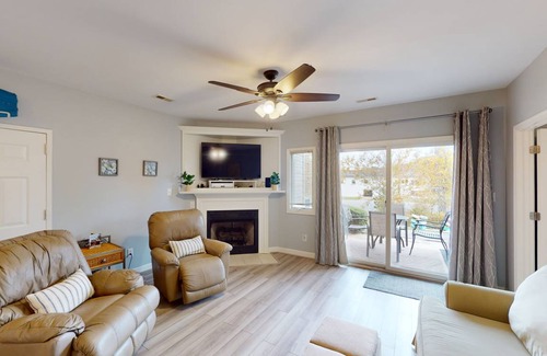 Huddleston Condo | 120 m² Condo ∙ 2 bedrooms ∙ 8 guests