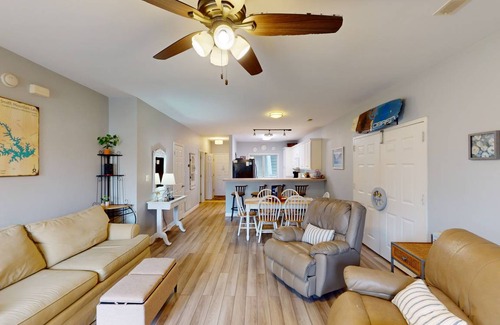 Huddleston Condo | 120 m² Condo ∙ 2 bedrooms ∙ 8 guests