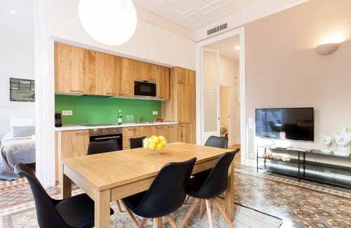 Dreta de l'Eixample Apartment | 120 m² Apartment ∙ 5 bedrooms ∙ 127 guests