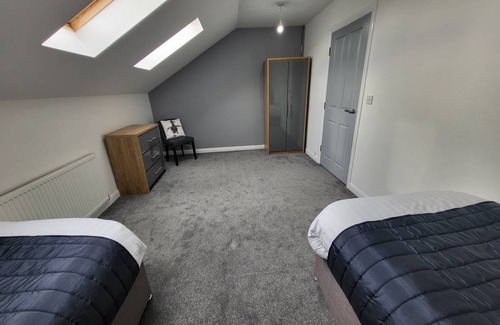 Ashton-under-Lyne House | 120 m² House ∙ 4 bedrooms ∙ 9 guests