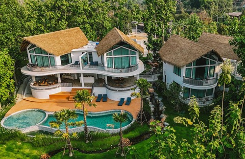 Song Phi Nong Hotel | 120 m² Hotel ∙ 2 bedrooms ∙ 10 guests