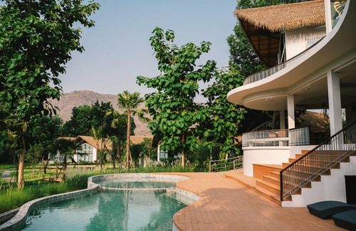Song Phi Nong Hotel | 120 m² Hotel ∙ 2 bedrooms ∙ 10 guests