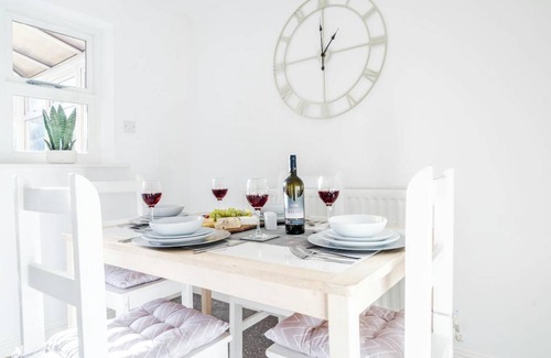 Upper Dicker House | 120 m² House ∙ 2 bedrooms ∙ 1 guest