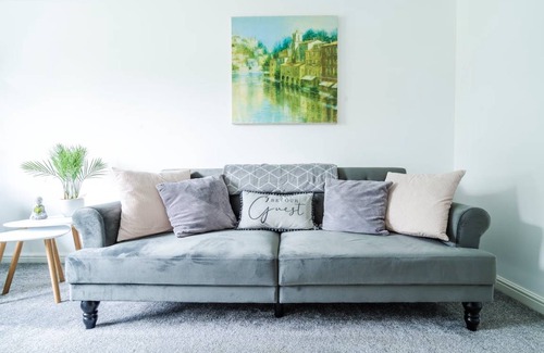 Upper Dicker House | 120 m² House ∙ 2 bedrooms ∙ 1 guest