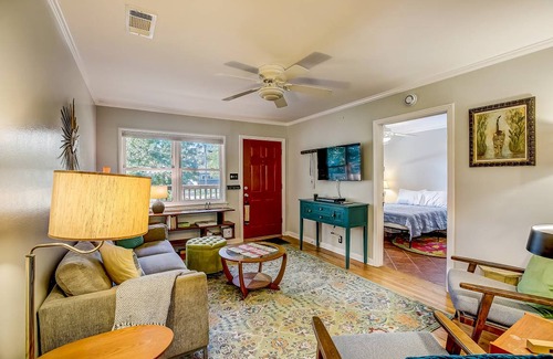 Crestview House | 120 m² House ∙ 3 bedrooms ∙ 6 guests