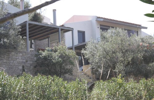 Elia House | 120 m² House ∙ 3 bedrooms ∙ 6 guests
