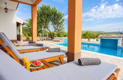 Lecevica House | 120 m² House ∙ 3 bedrooms ∙ 7 guests