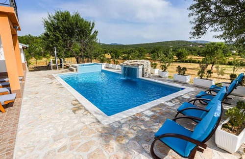 Lecevica House | 120 m² House ∙ 3 bedrooms ∙ 7 guests