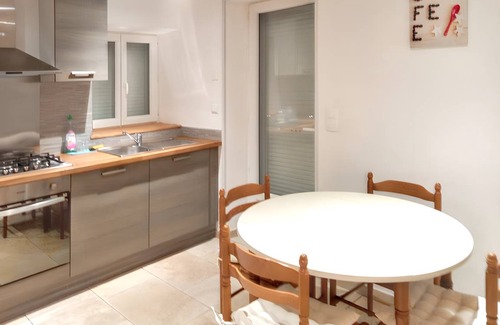 Bleneau House | 120 m² House ∙ 3 bedrooms ∙ 6 guests