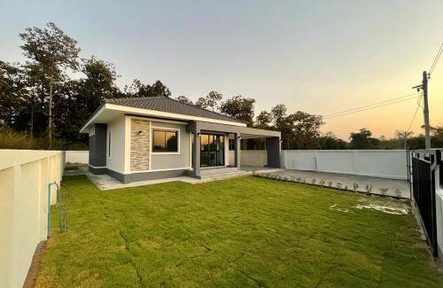 Phibun Mangsahan House | 120 m² House ∙ 3 bedrooms ∙ 10 guests
