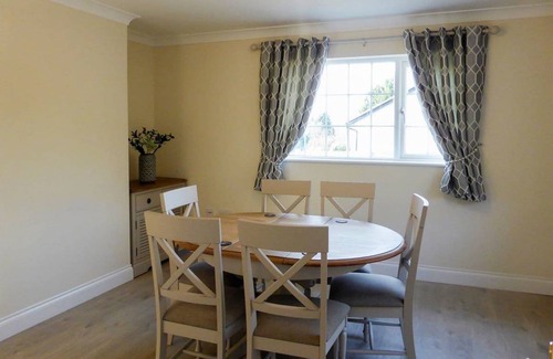 Thomastown House | 120 m² House ∙ 3 bedrooms ∙ 6 guests