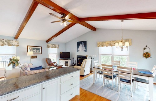 Westlake Corner House | 120 m² House ∙ 3 bedrooms ∙ 6 guests