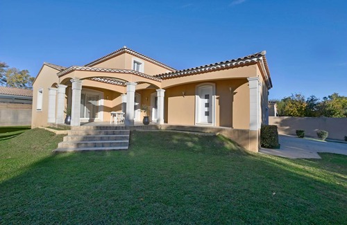 Raphele-les-Arles House | 120 m² House ∙ 3 bedrooms ∙ 6 guests