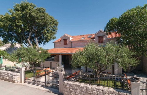 Dol House | 120 m² House ∙ 4 bedrooms ∙ 12 guests