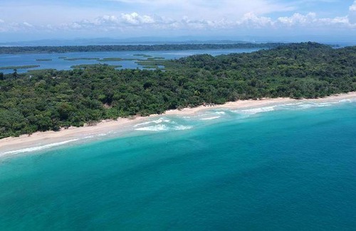 Isla Bastimentos Cabin | 120 m² Lodge ∙ 3 bedrooms ∙ 127 guests
