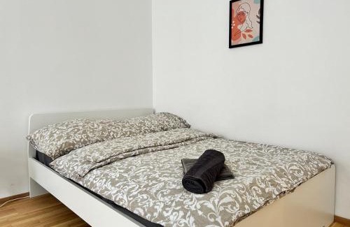 Simmering Apartment | 120 m2 Sunny & Calm Long-Term Apartment with Free Parking