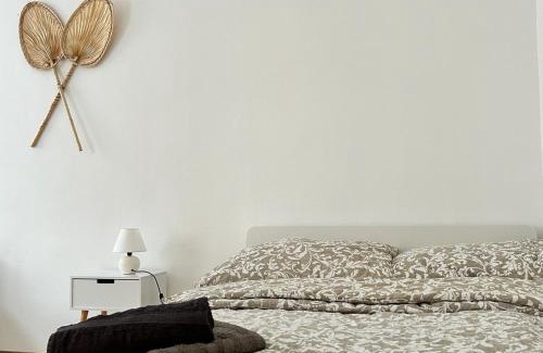 Simmering Apartment | 120 m2 Sunny & Calm Long-Term Apartment with Free Parking