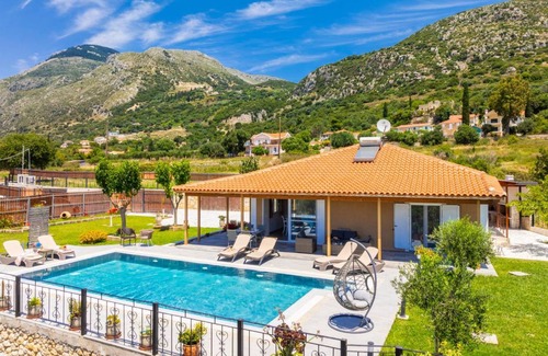 Kolaitis Villa | 120 m² Villa ∙ 2 bedrooms ∙ 4 guests
