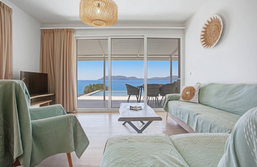 Vasilikos Villa | 120 m² Villa ∙ 3 bedrooms ∙ 6 guests
