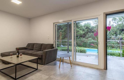 Isthmia Villa | 120 m² Villa ∙ 3 bedrooms ∙ 6 guests