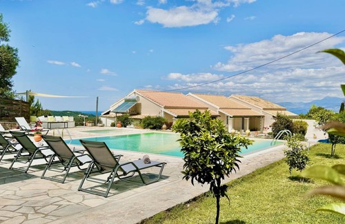 Petaleia Villa | 120 m² Villa ∙ 4 bedrooms ∙ 8 guests